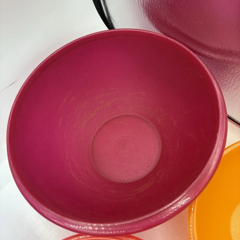 Tupperware Wonderlier Bowls w Seal Lids Nesting Modern Set of 5